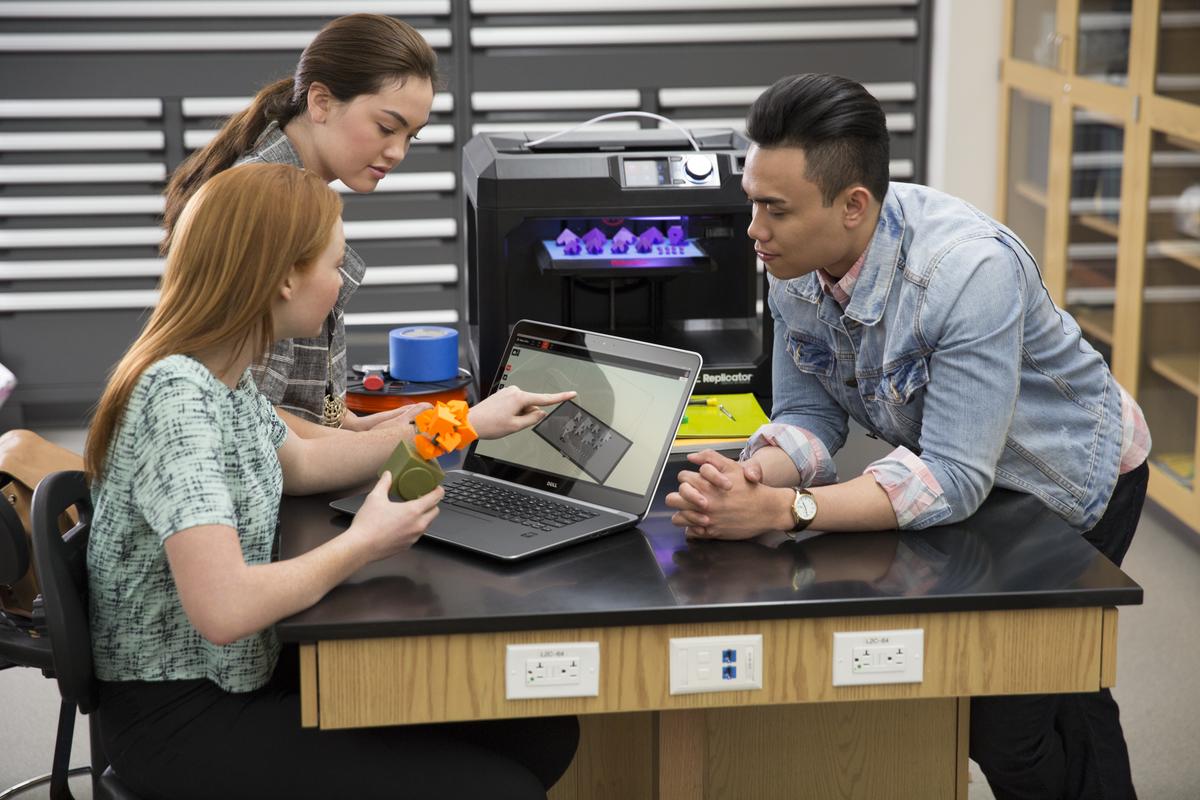College students use a laptop in a lab setting